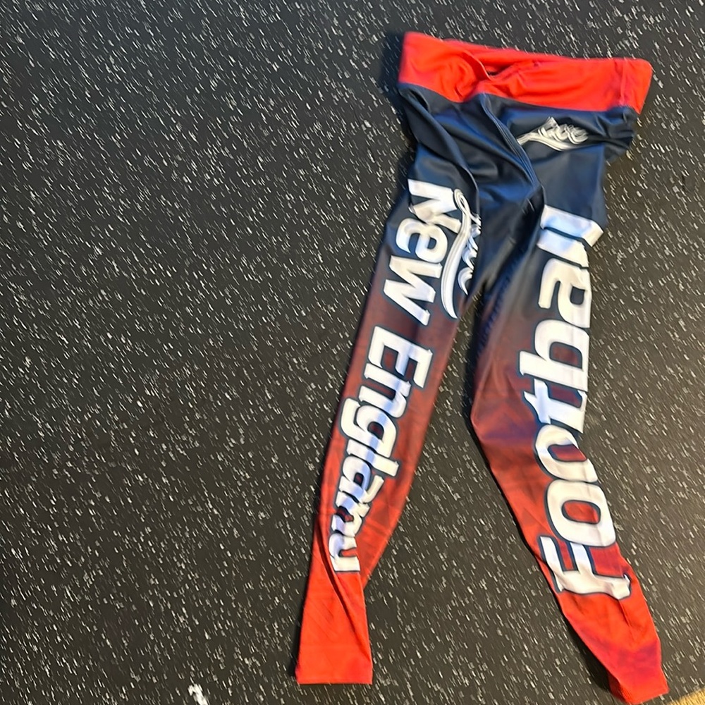 NWOT FOOTBALL NEW ENGLAND LEGGINGS